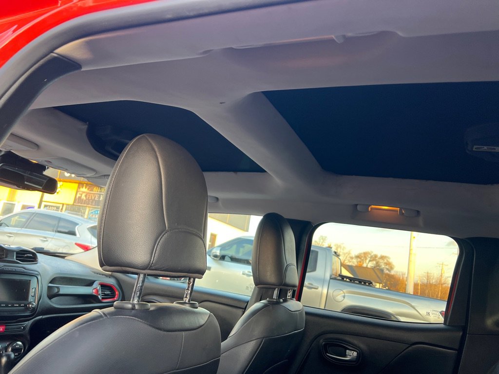 Used 2017 Jeep Renegade Trailhawk w/ Premium Trailhawk Package image 41