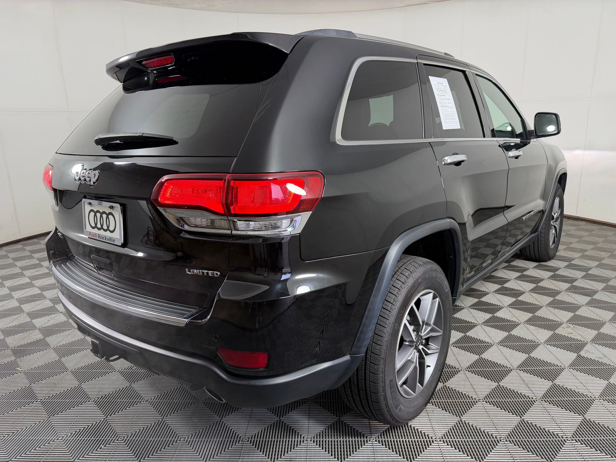 Used 2021 Jeep Grand Cherokee Limited w/ Premium Lighting Group AWD/4WD image 9