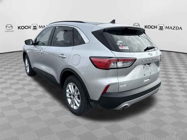 Used 2020 Ford Escape SE image 5