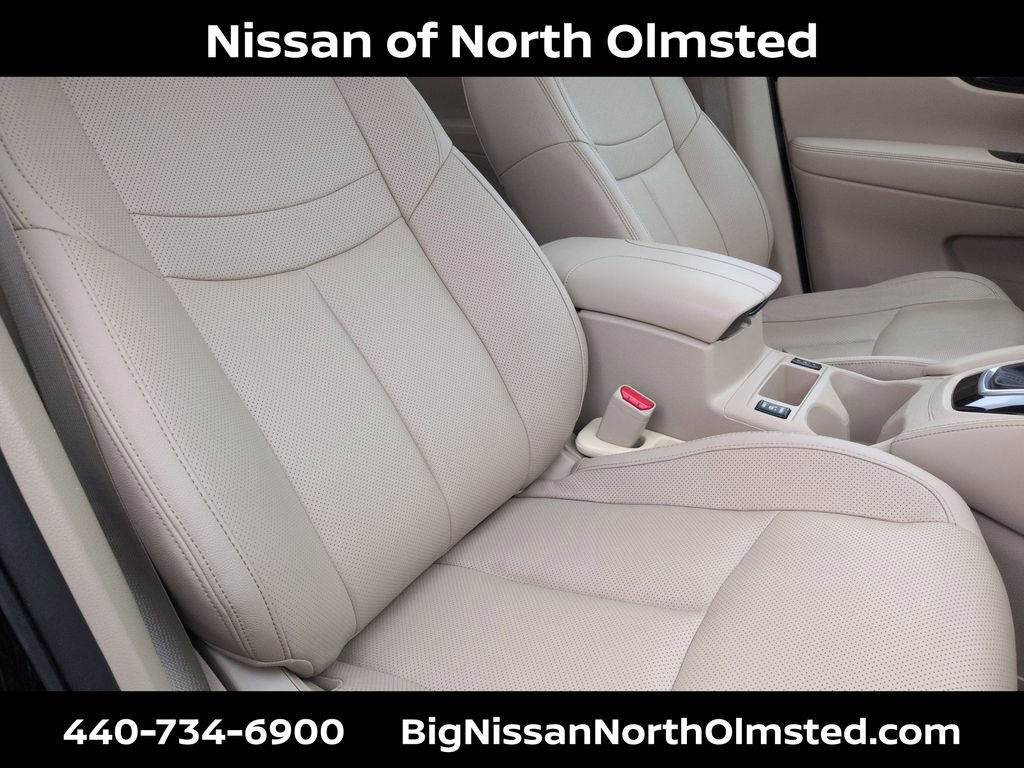 Used 2017 Nissan Rogue SL w/ SL Premium Package image 25