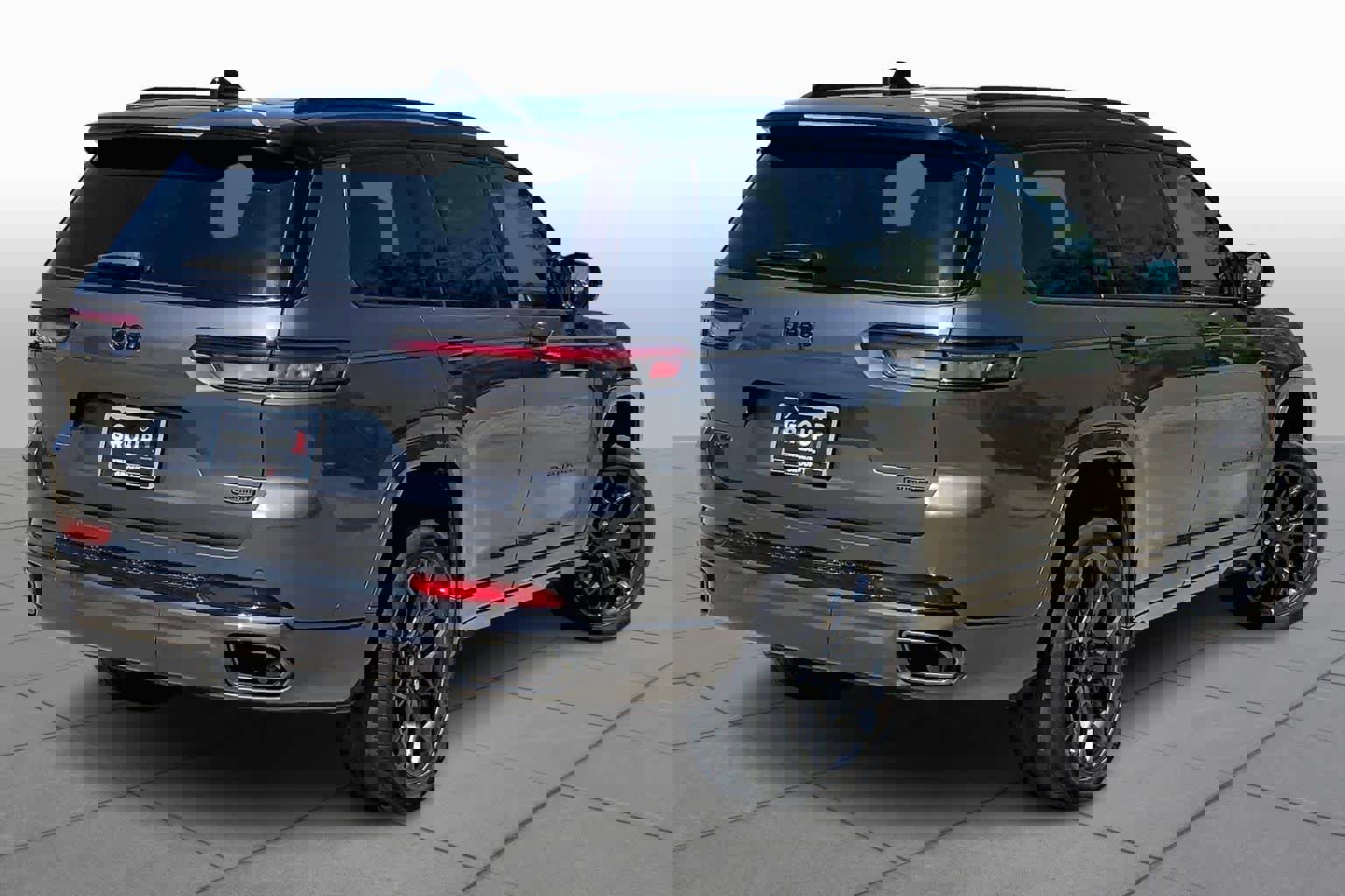 Used 2024 Jeep Grand Cherokee L Summit w/ High Altitude Package image 12