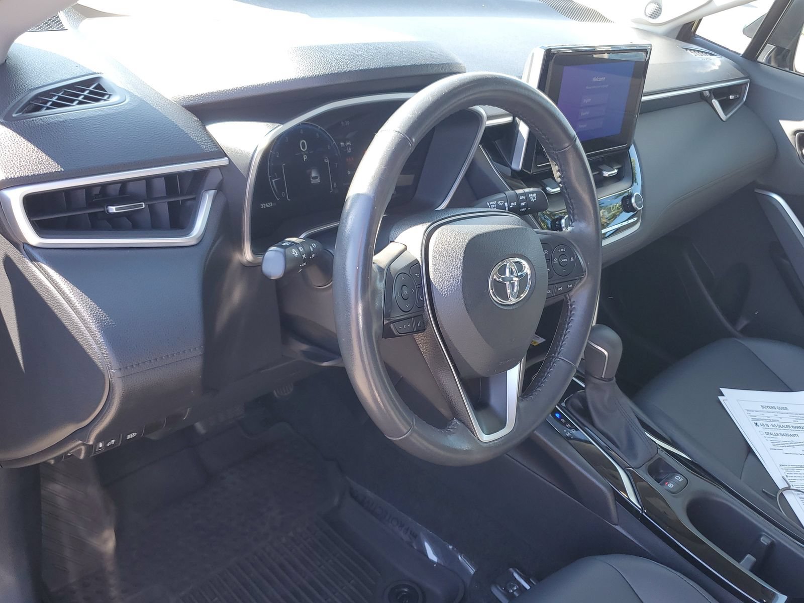 Used 2023 Toyota Corolla Cross XLE w/ Convenience Package AWD/4WD image 20