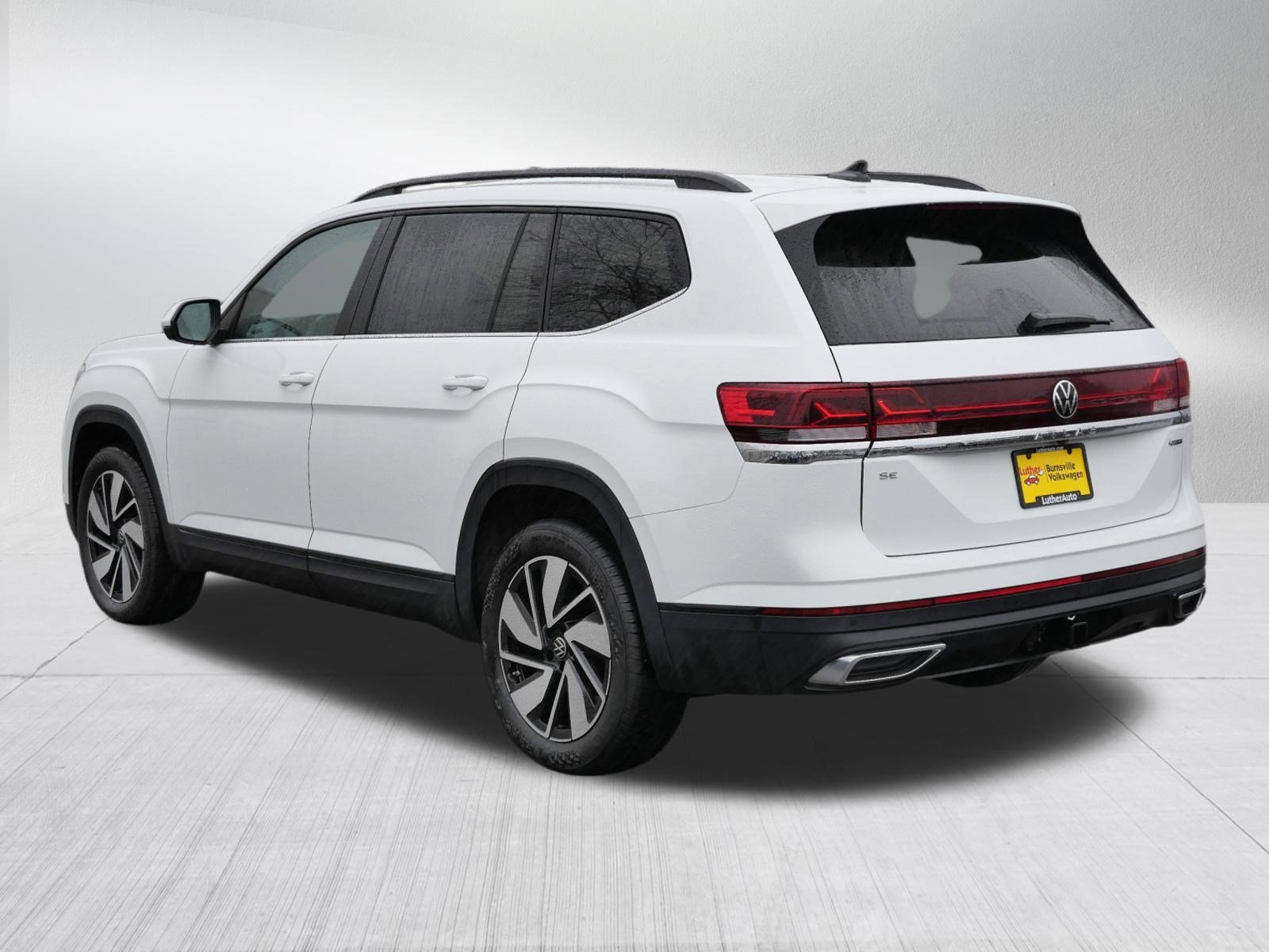 Certified 2024 Volkswagen Atlas SE image 5
