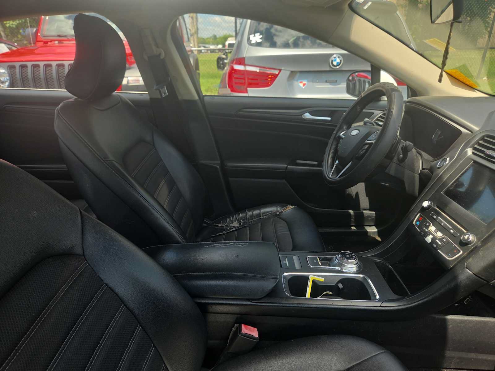 Used 2018 Ford Fusion SE w/ Equipment Group 201A FWD image 12