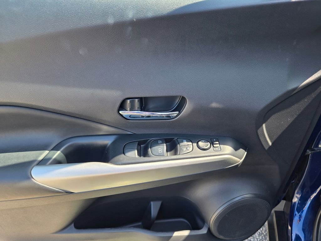 Used 2019 Nissan Kicks SR w/ SR Premium Package FWD image 37