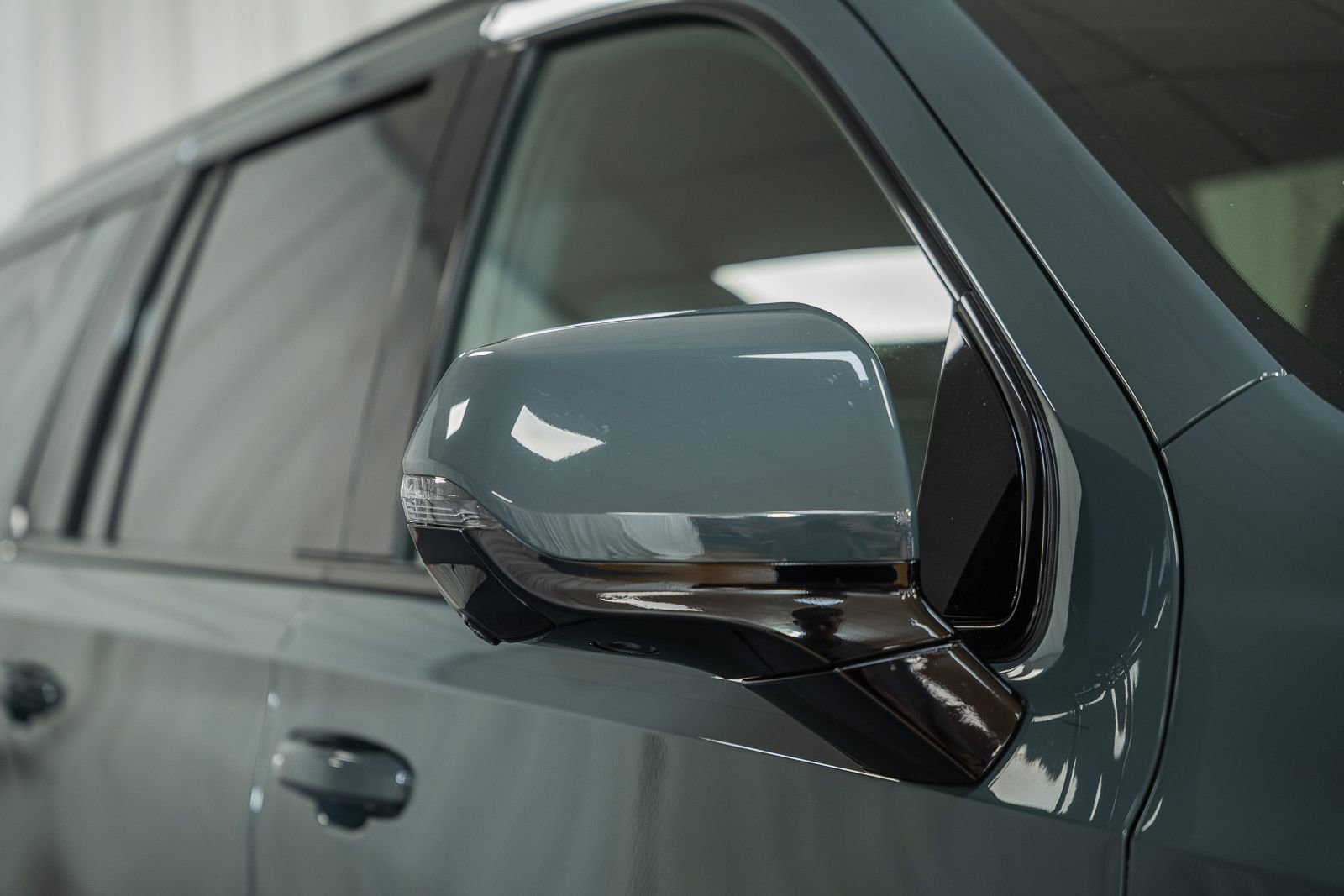 Used 2025 Chevrolet Suburban RST w/ Advanced Technology Package image 21