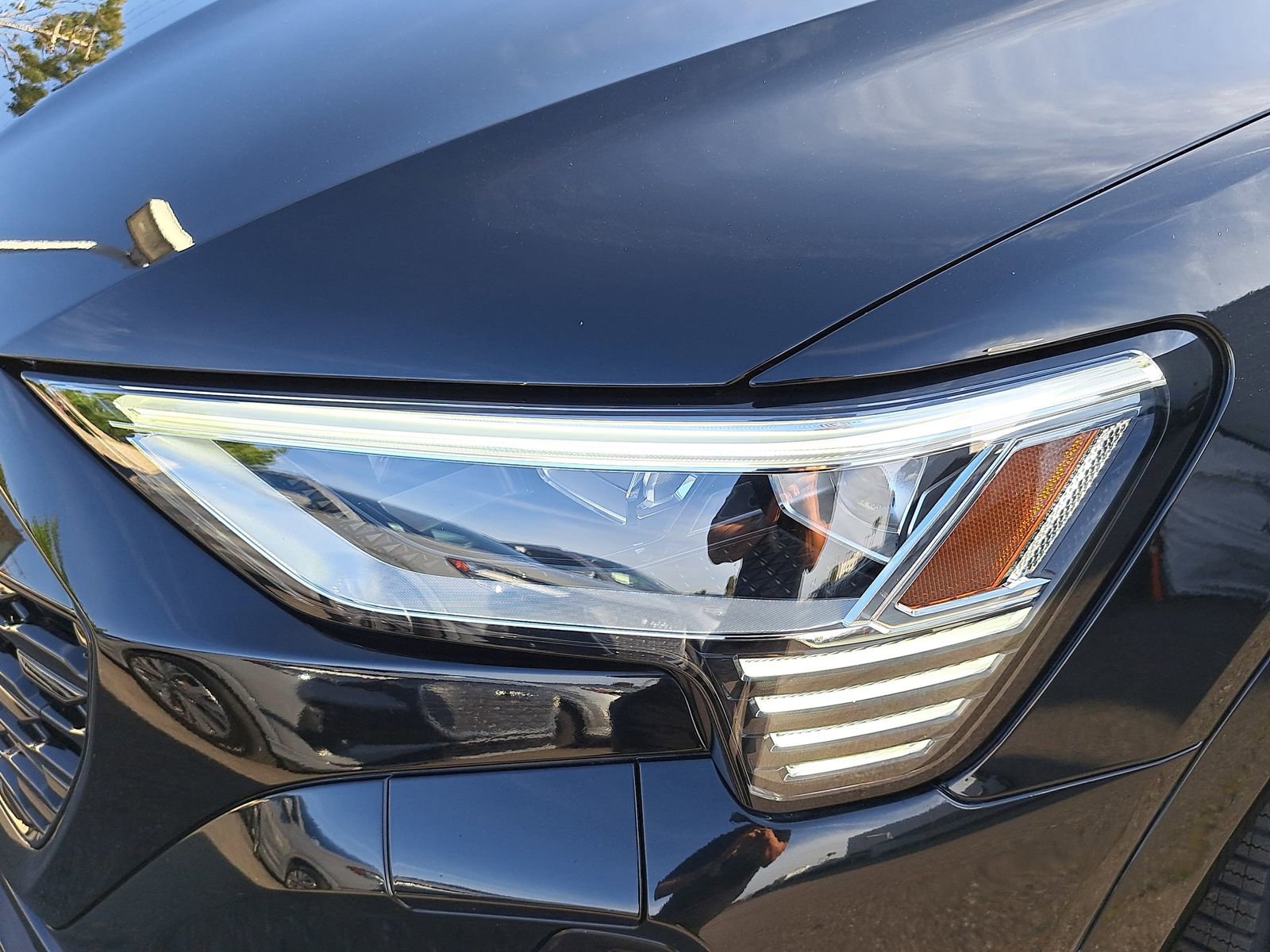 Used 2024 Audi Q8 e-tron Premium Plus w/ Premium Plus Package image 35