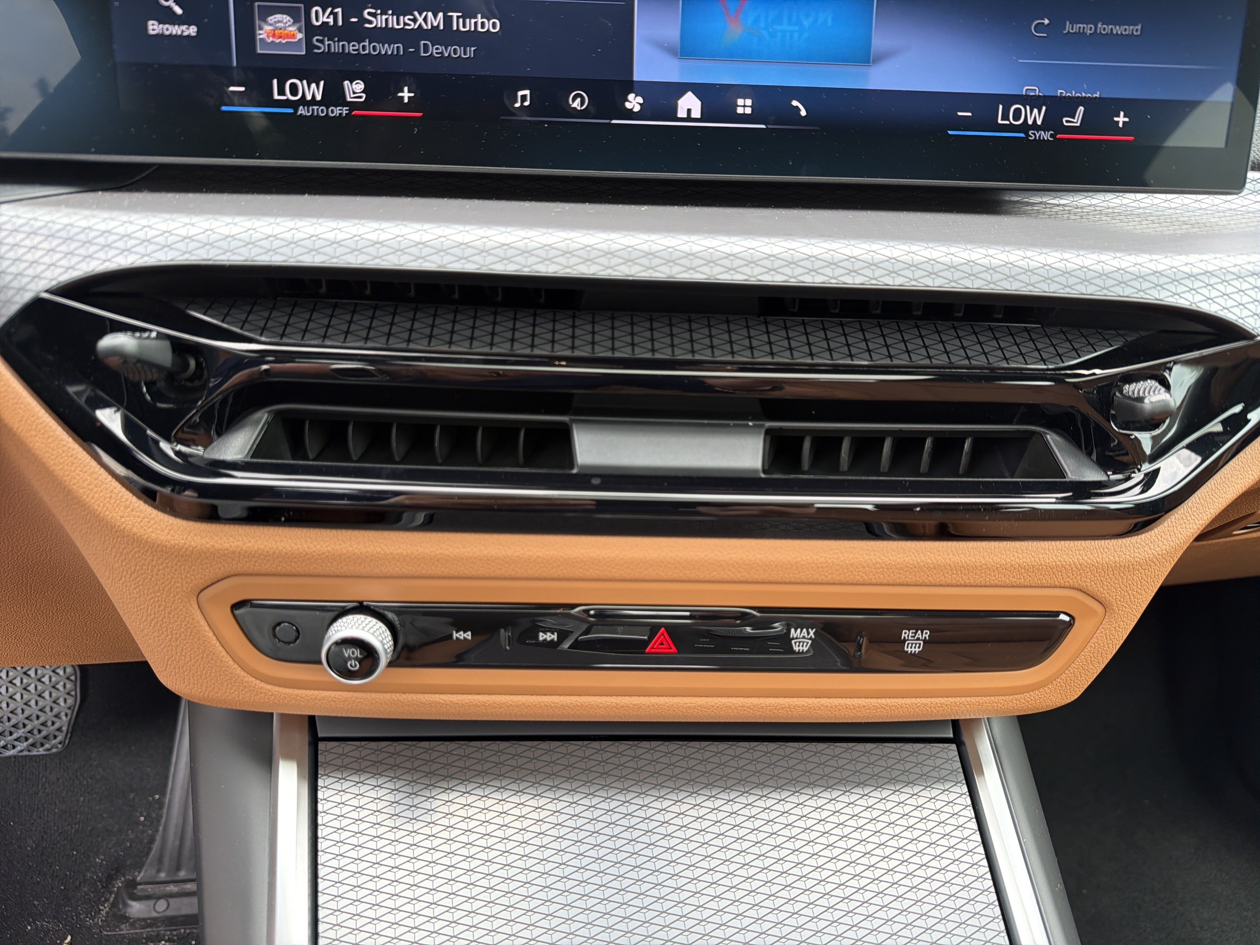 New 2026 BMW 330i Sedan w/ Convenience Package RWD image 10