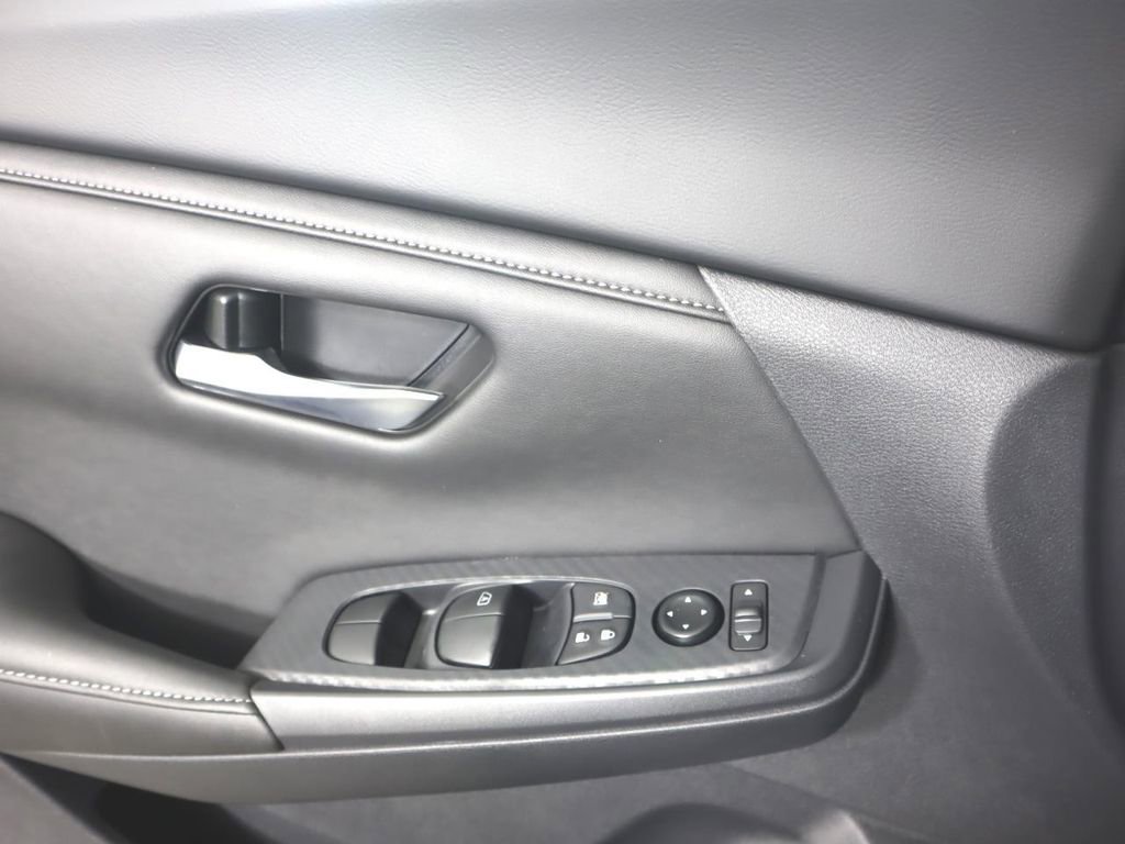 Used 2025 Nissan Sentra SV FWD image 19