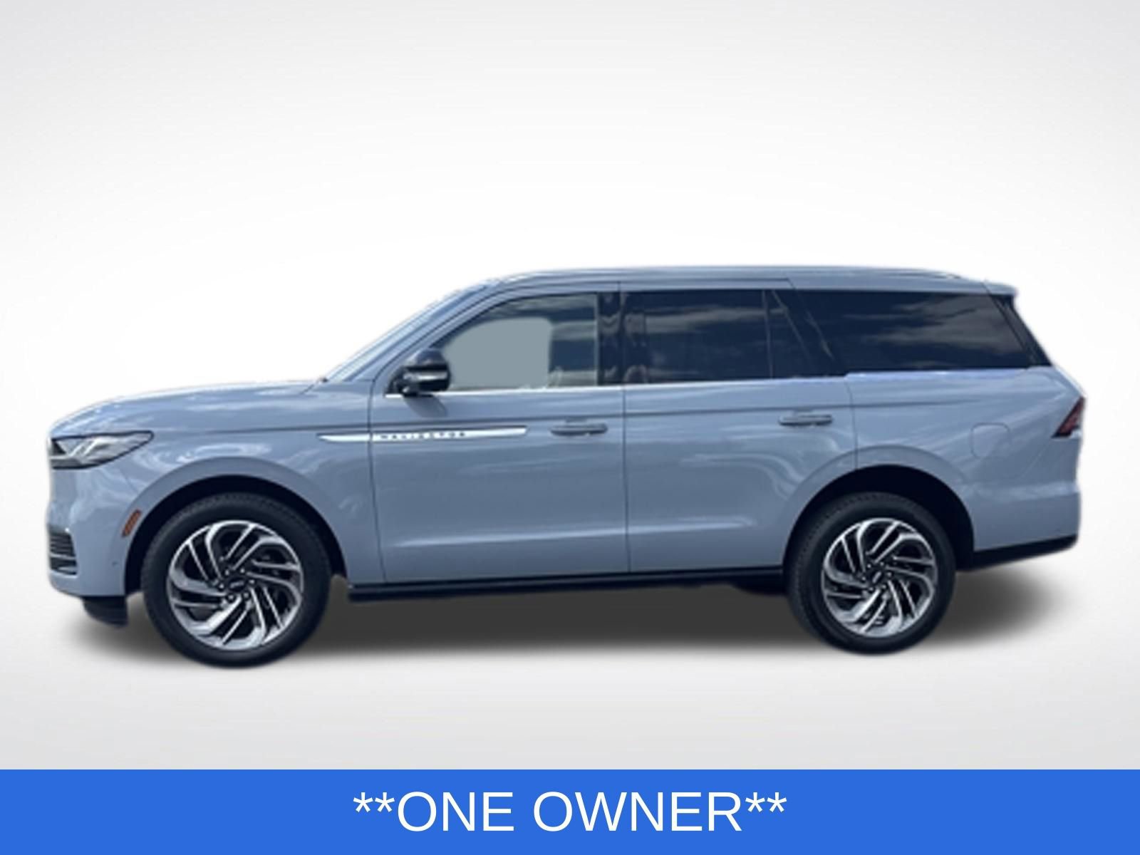 Certified 2025 Lincoln Navigator Reserve AWD/4WD image 3