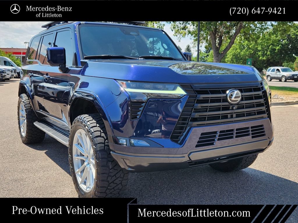 Used 2024 Lexus GX 550 w/ Accessory Package (31) AWD/4WD image 3