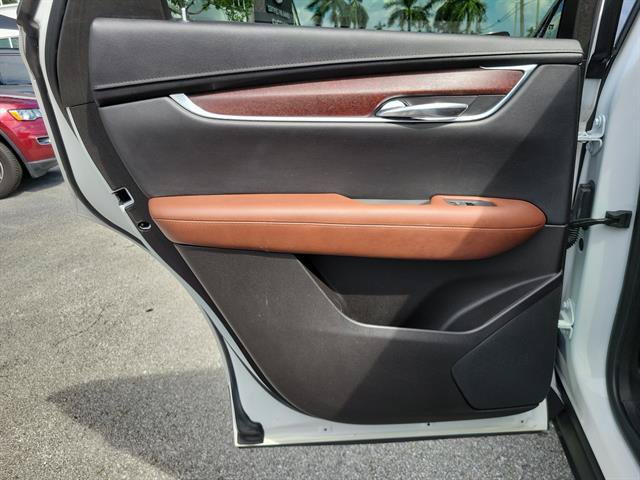 Certified 2022 Cadillac XT5 Premium Luxury w/ Technology Package FWD image 10