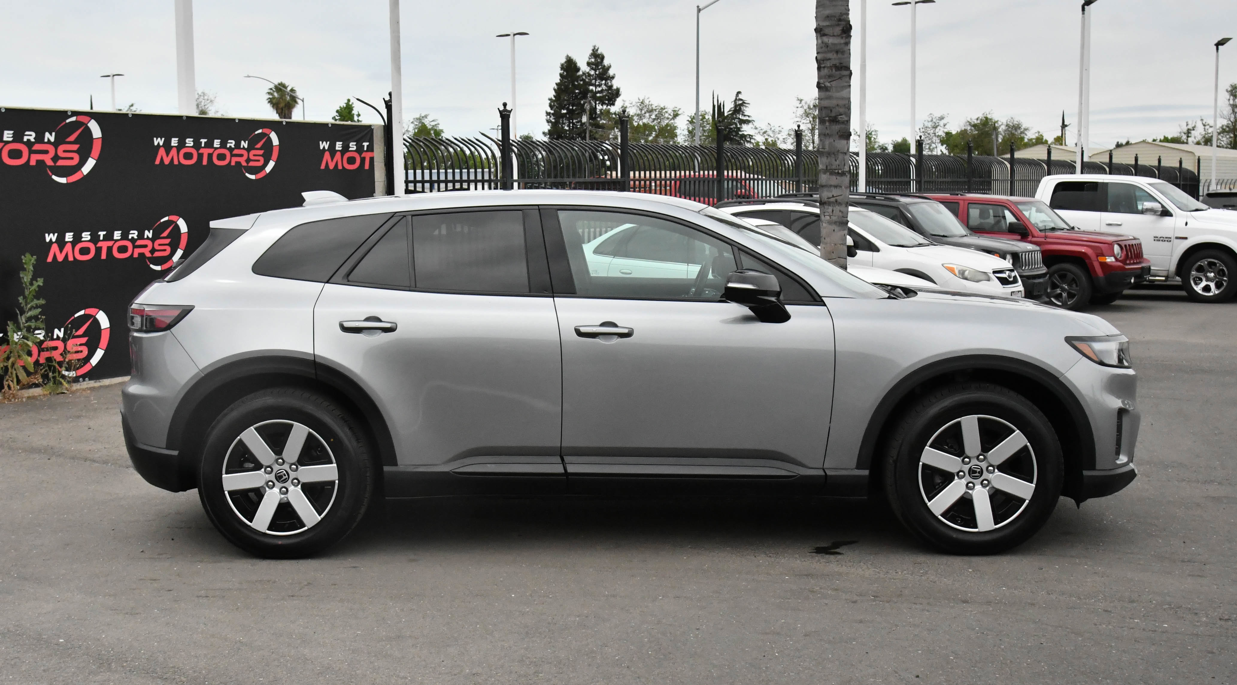 Used 2024 Honda Prologue EX image 9