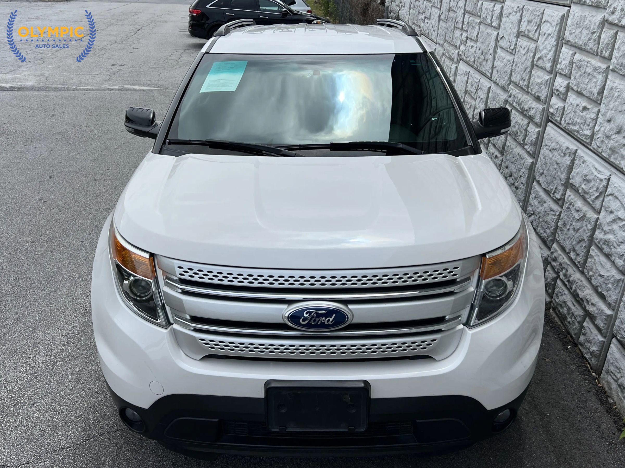 Used 2014 Ford Explorer XLT w/ Equipment Group 202A FWD image 2
