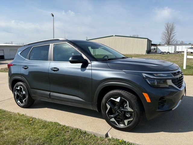 Used 2024 Kia Seltos EX AWD/4WD image 3