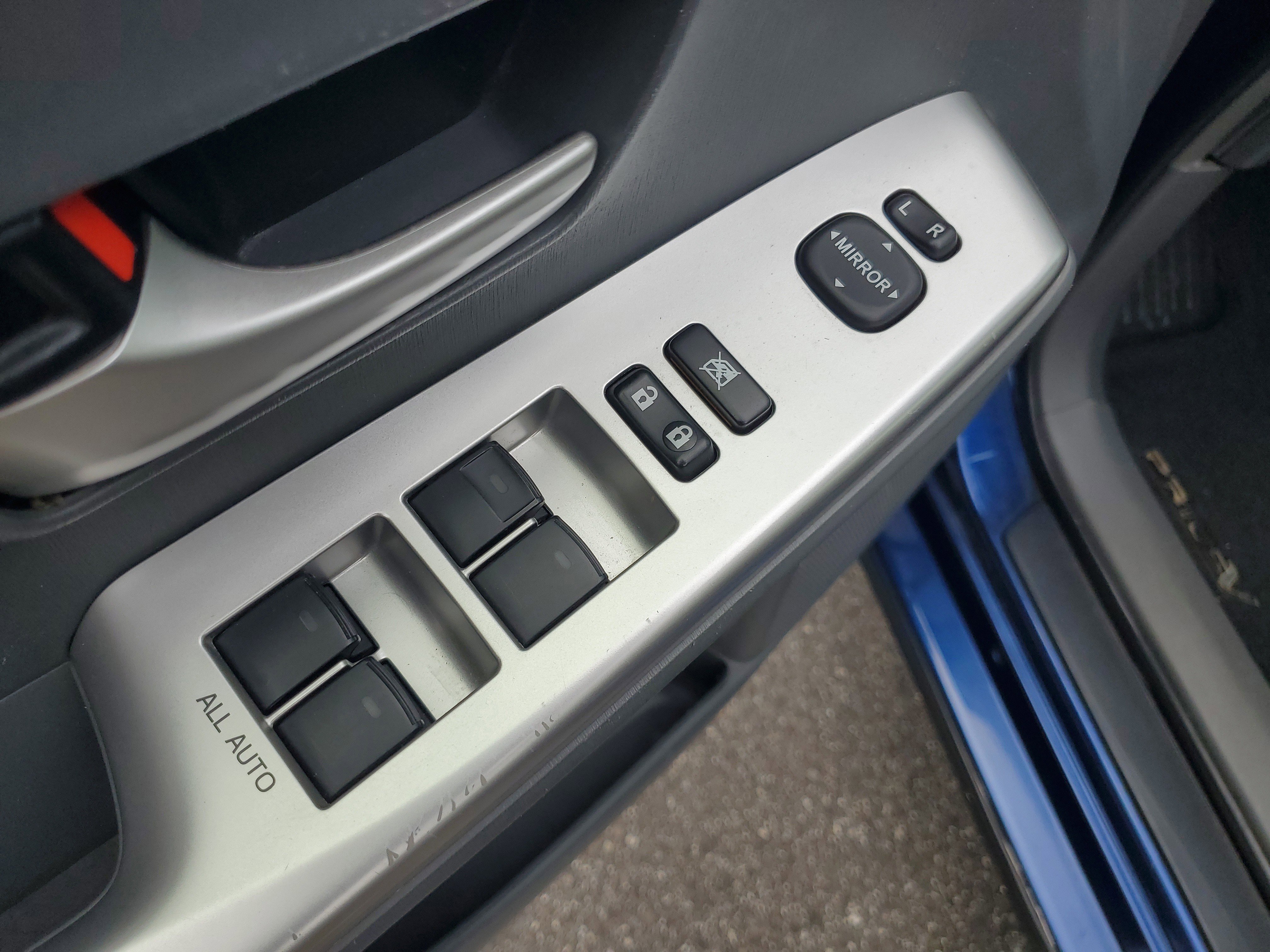 Used 2014 Toyota Prius V Two image 18