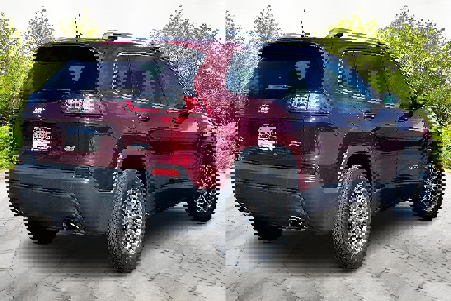 Used 2019 Jeep Cherokee Latitude Plus w/ Cold Weather Group image 13