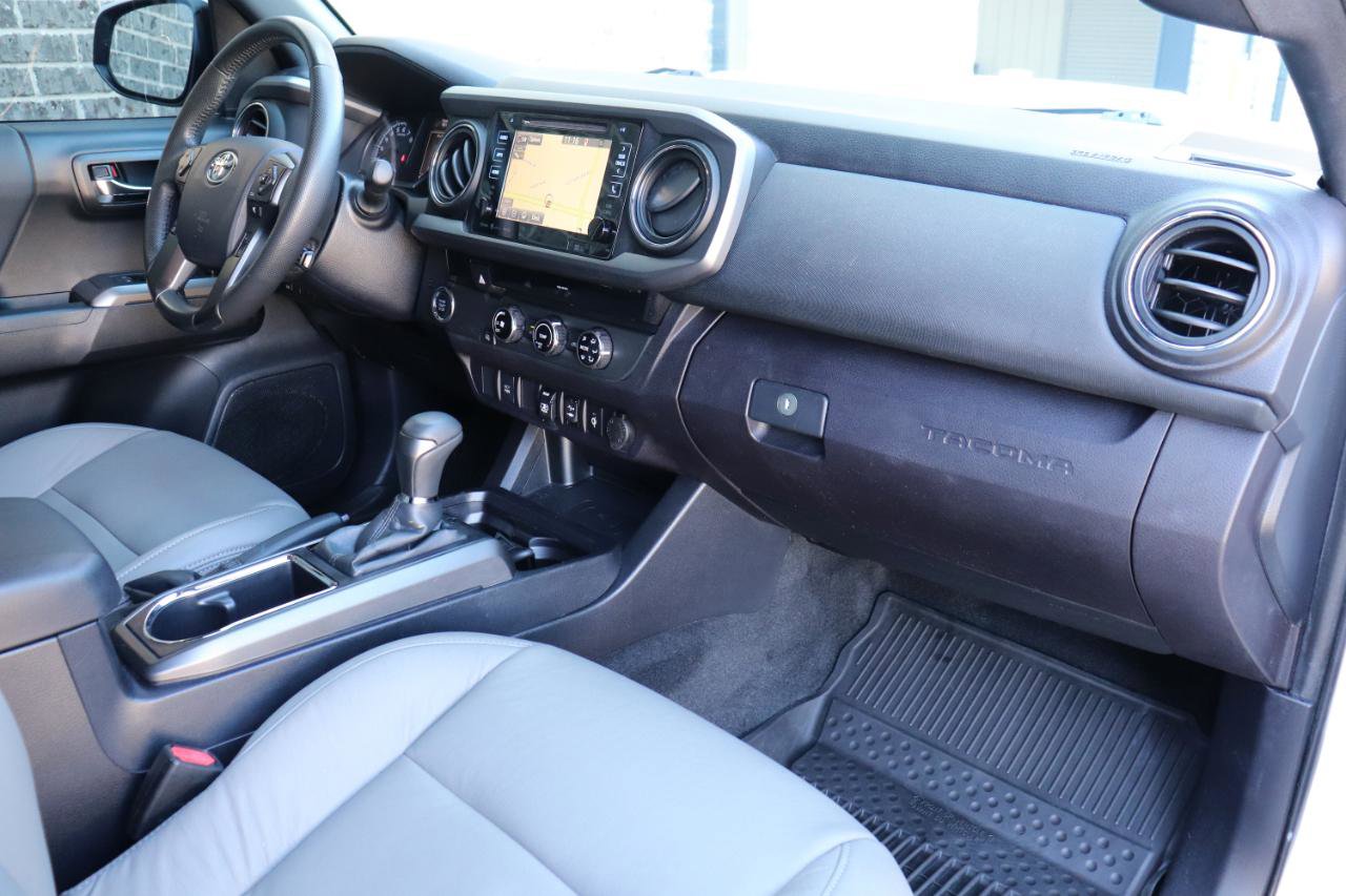 Used 2018 Toyota Tacoma TRD Sport image 26