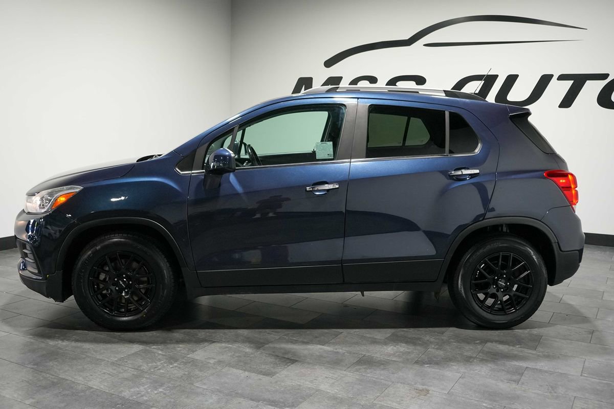 Used 2018 Chevrolet Trax LT w/ LT Convenience Package FWD image 3
