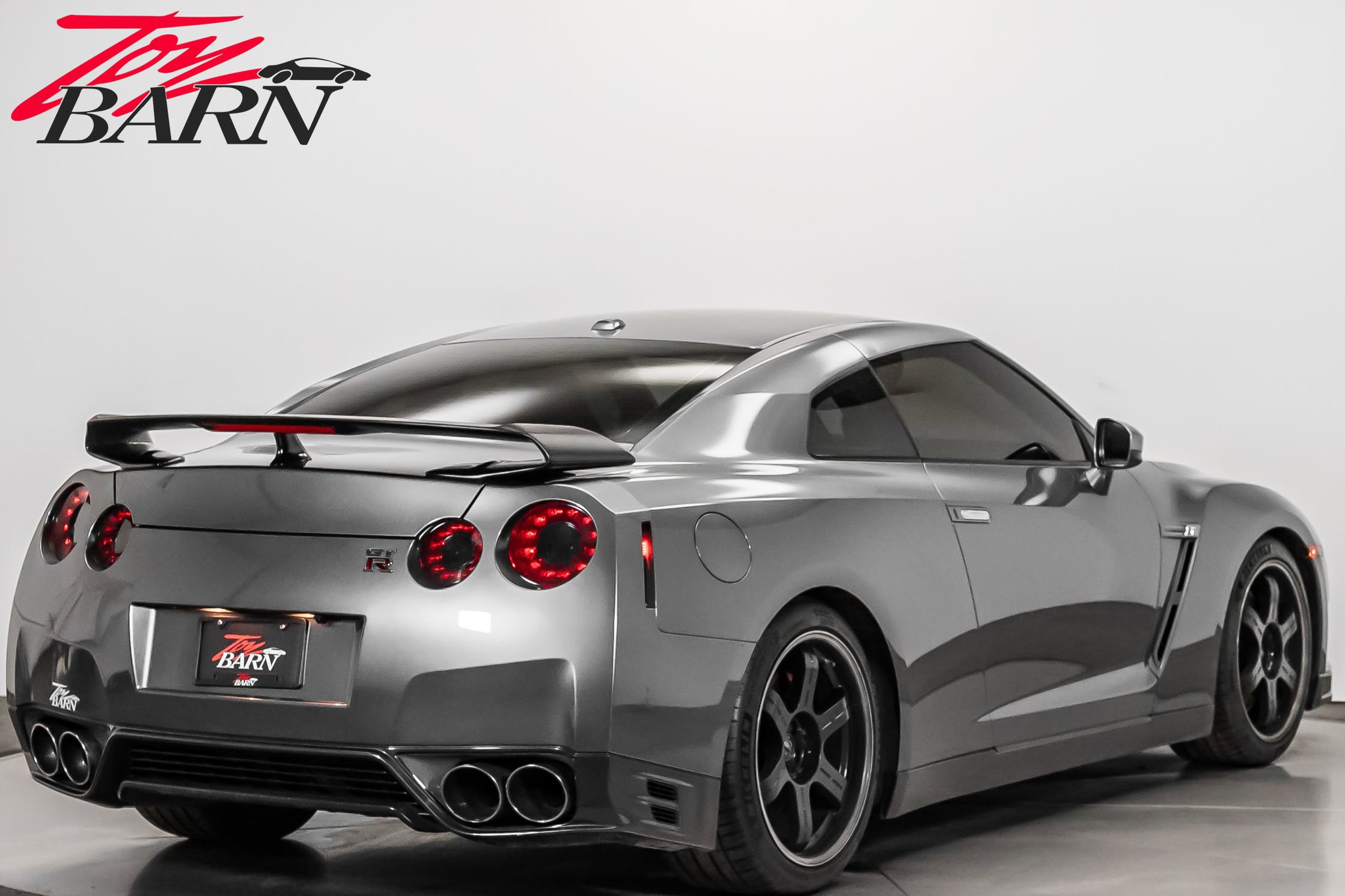 Used 2013 Nissan GT-R Black Edition image 5