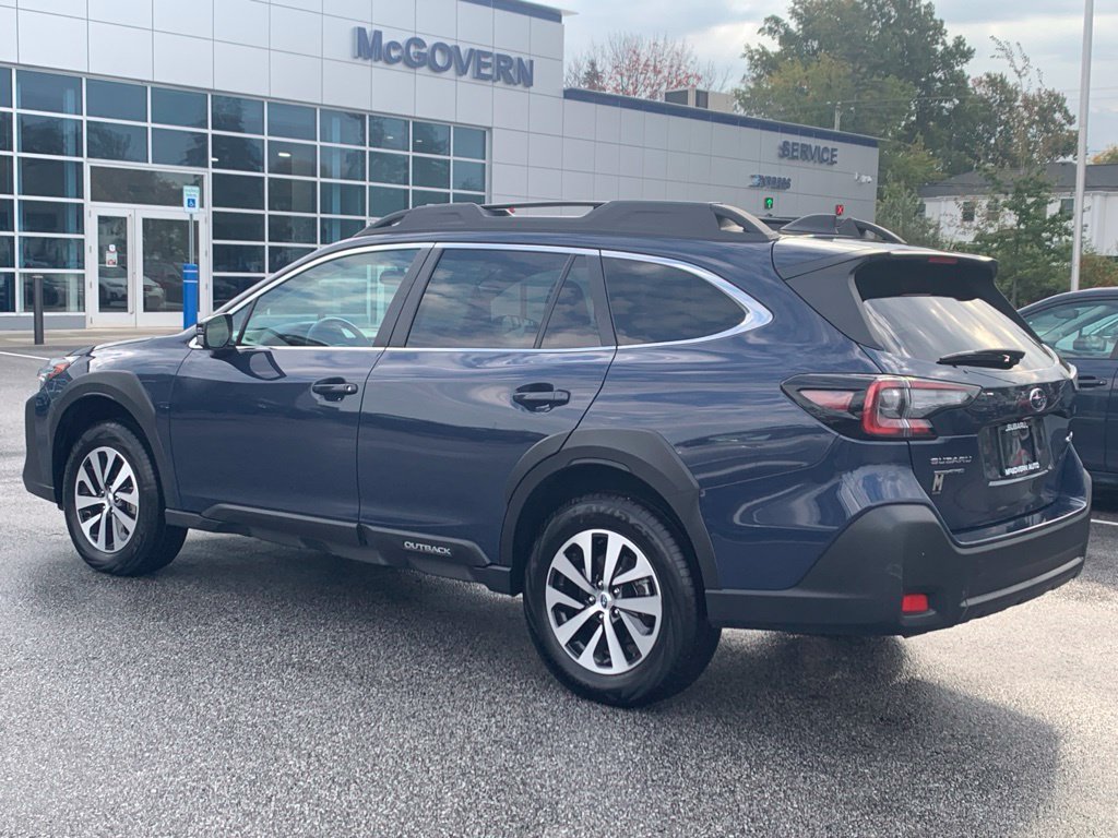 Used 2025 Subaru Outback Premium AWD/4WD image 4
