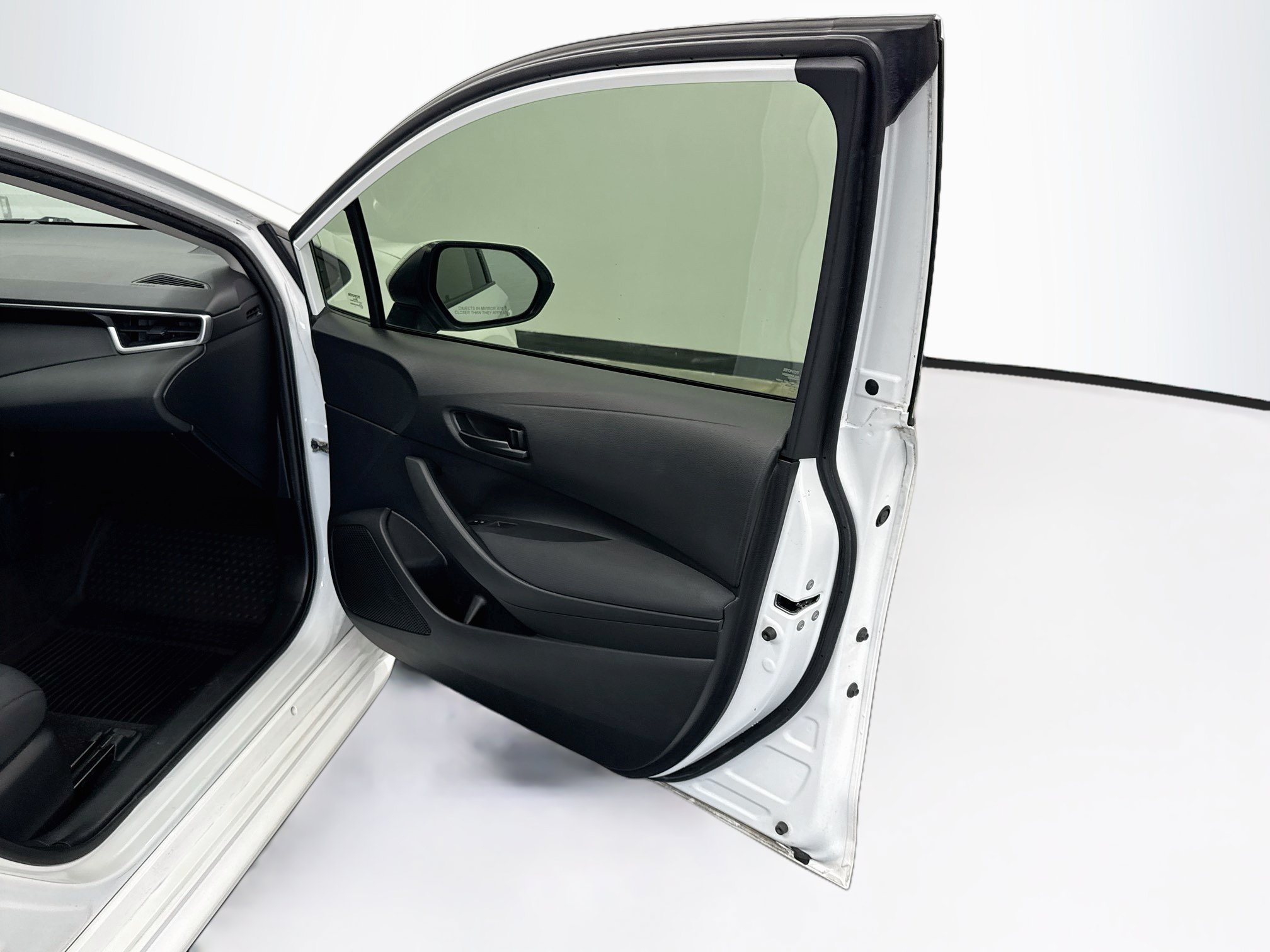 Used 2022 Toyota Corolla LE FWD image 29