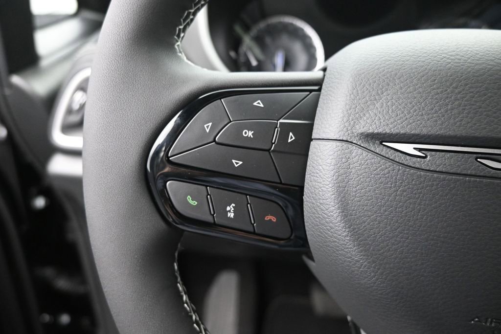 New 2027 Chrysler Pacifica Select FWD image 30