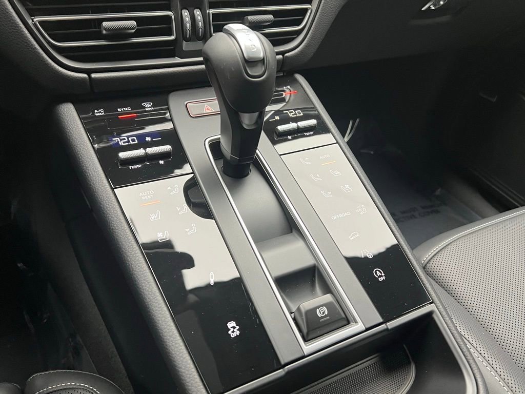 Used 2026 Porsche Macan image 11