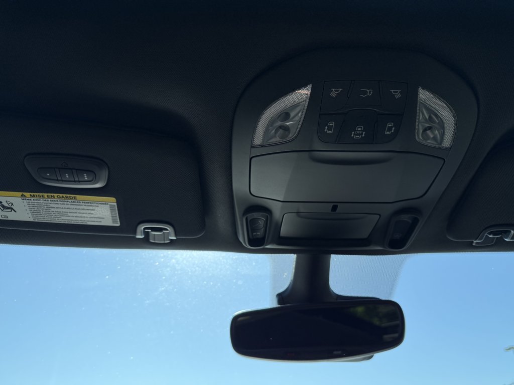 Used 2025 Chrysler Pacifica Limited FWD image 34