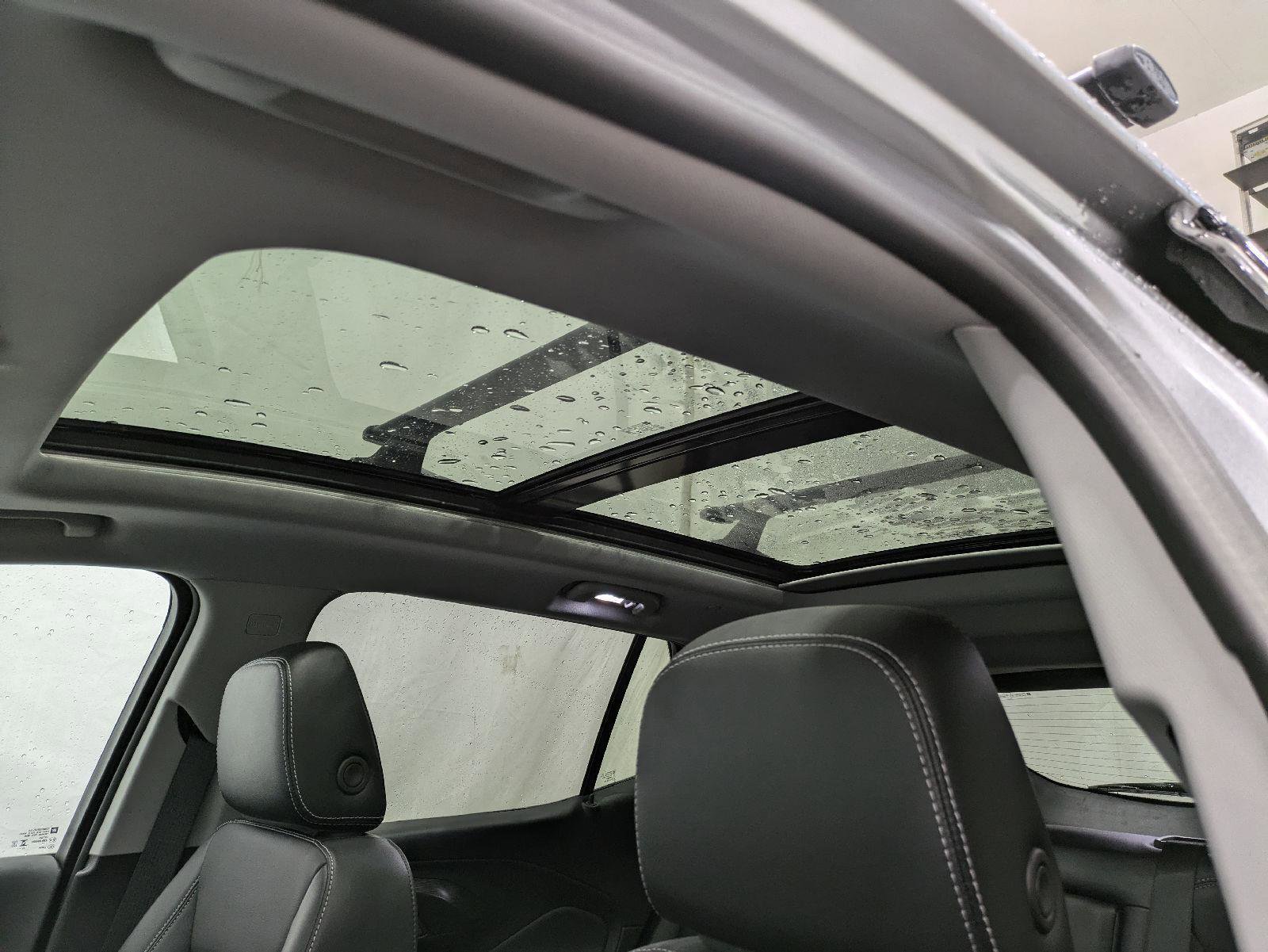 Used 2024 GMC Terrain SLT w/ Infotainment Package II image 4