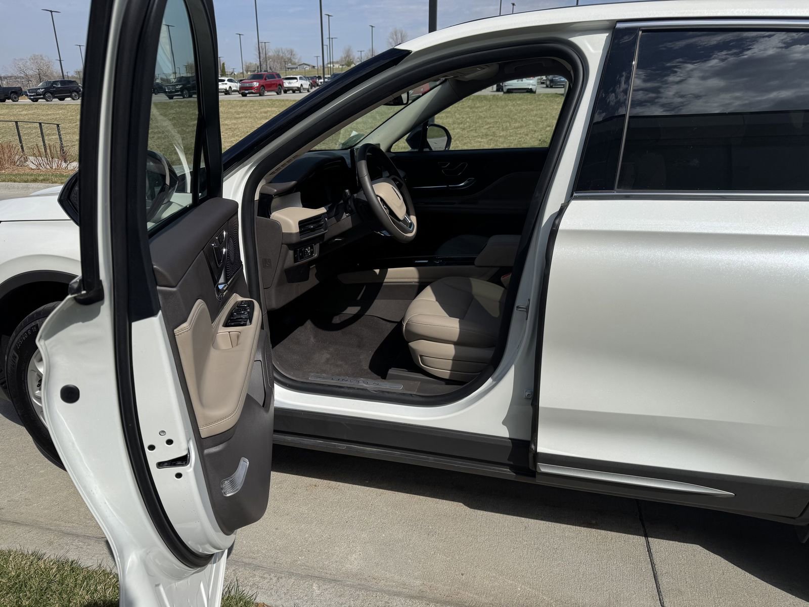 Used 2024 Lincoln Corsair FWD image 5