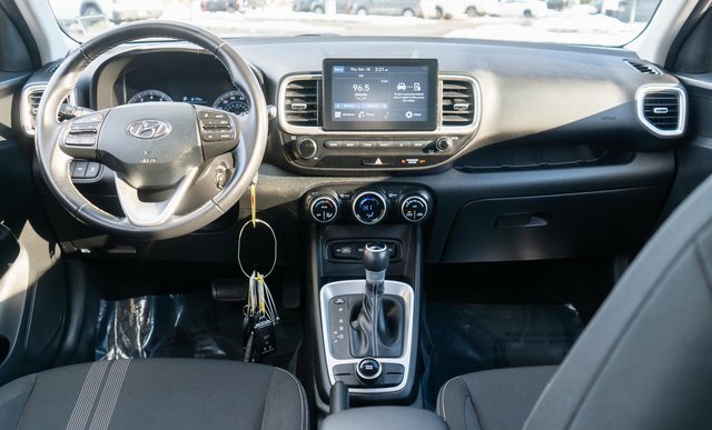 Used 2022 Hyundai Venue SEL image 15