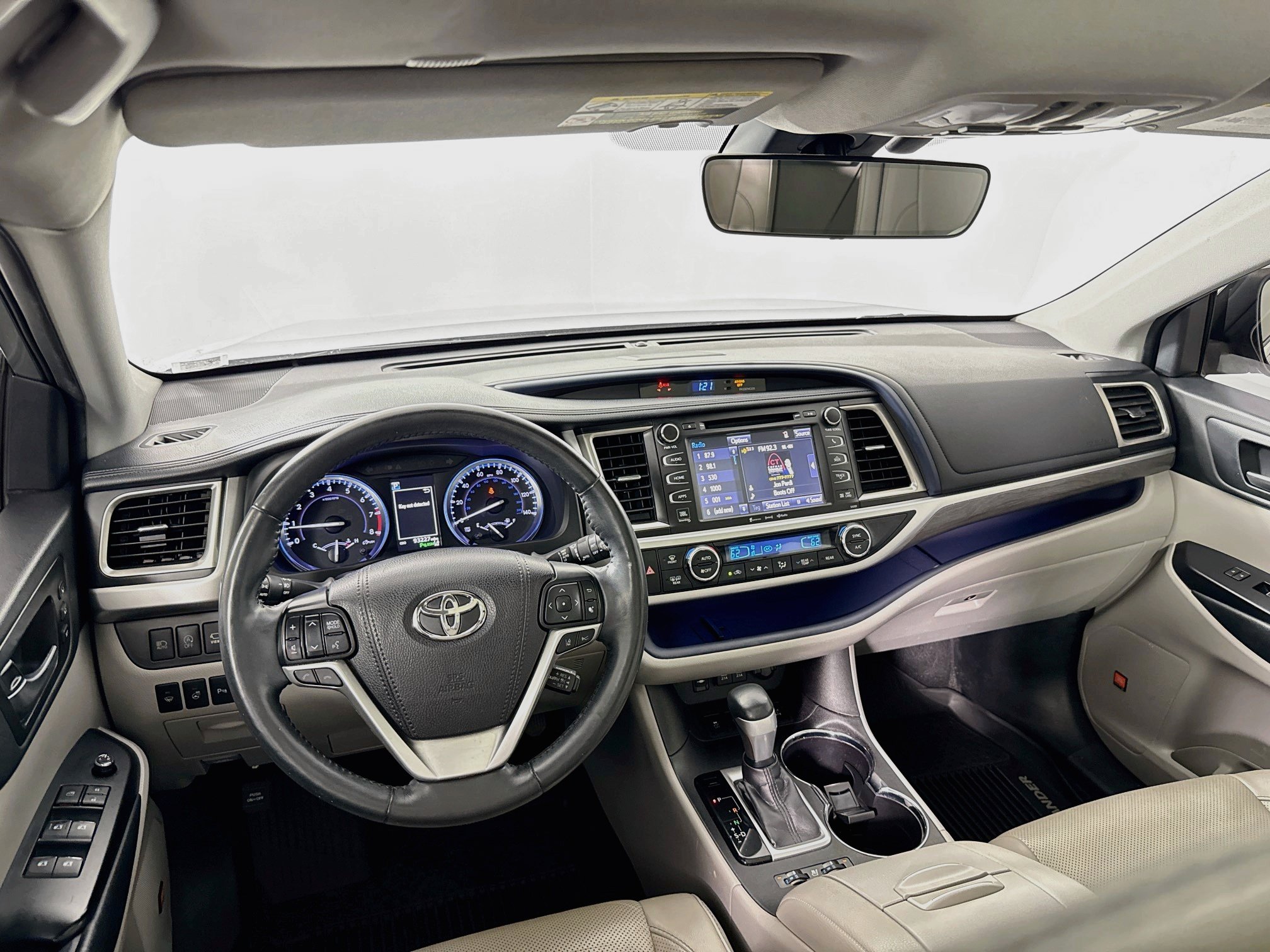 Used 2019 Toyota Highlander Limited Platinum AWD/4WD image 25