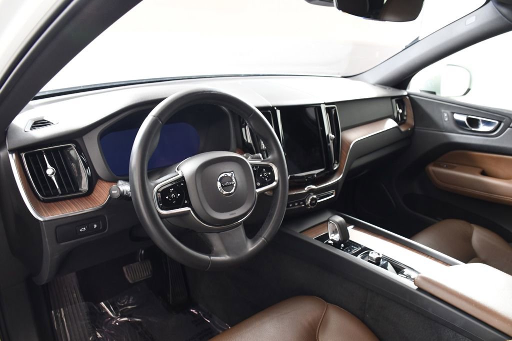 Used 2023 Volvo XC60 T8 Plus image 12