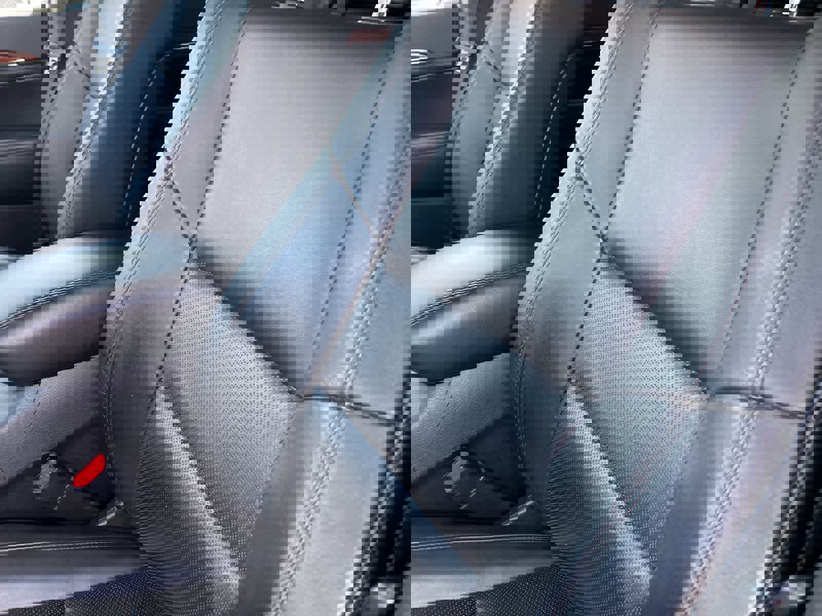 Used 2011 Jeep Grand Cherokee Limited w/ Luxury Group II image 25