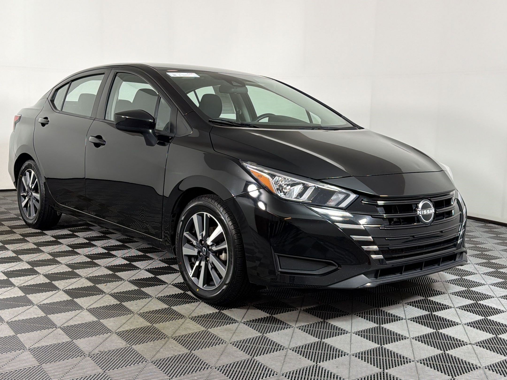 Used 2023 Nissan Versa SV FWD image 23