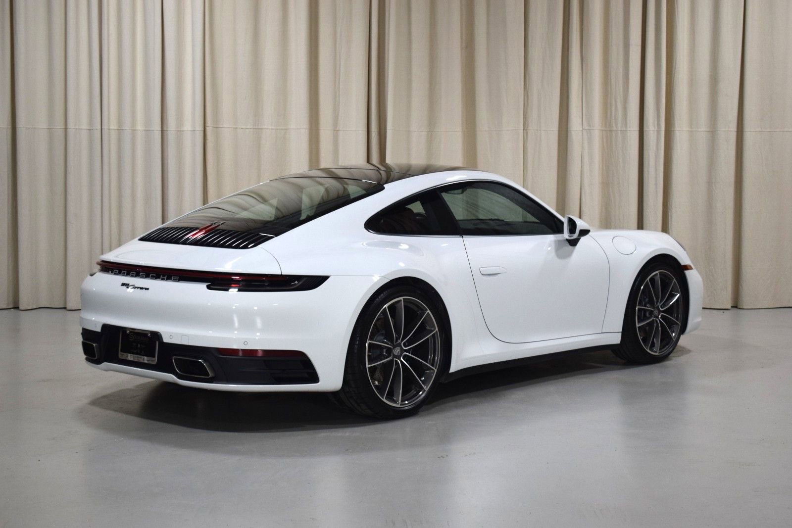 Used 2024 Porsche 911 Carrera RWD image 9