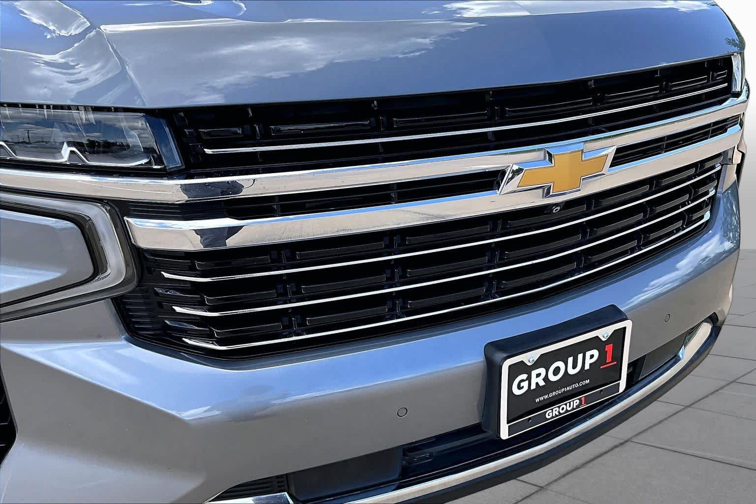 Used 2022 Chevrolet Suburban LT w/ Luxury Package RWD image 30