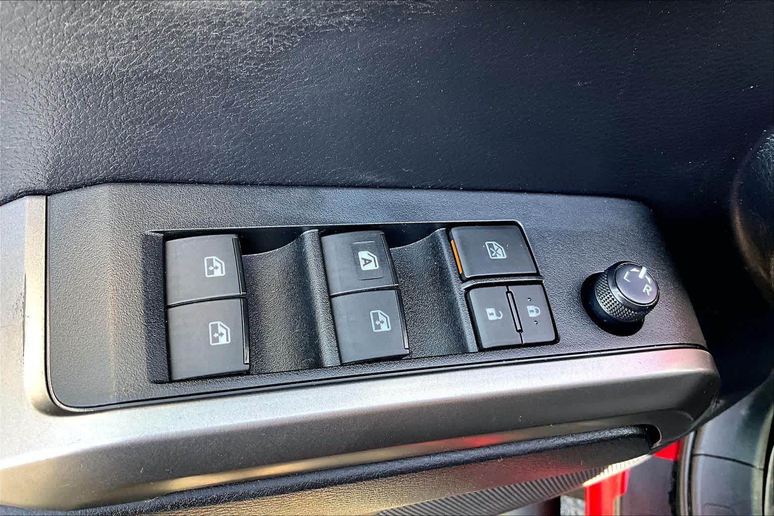 Certified 2020 Toyota Tacoma SR5 AWD/4WD image 31