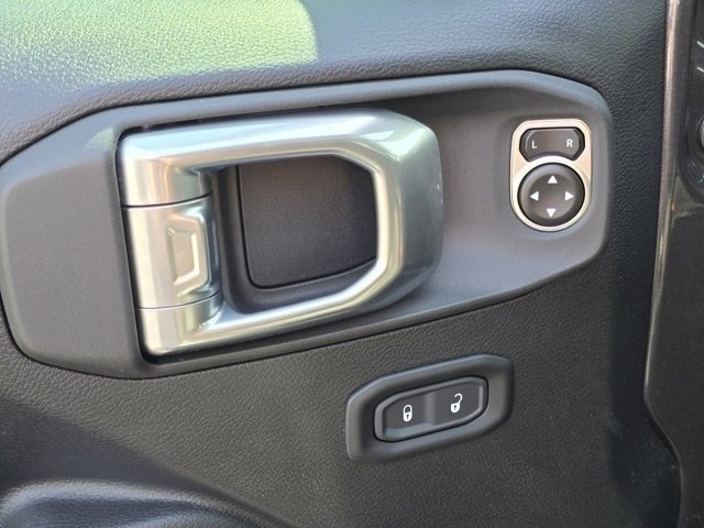Used 2020 Jeep Gladiator Mojave w/ Cold Weather Group image 34