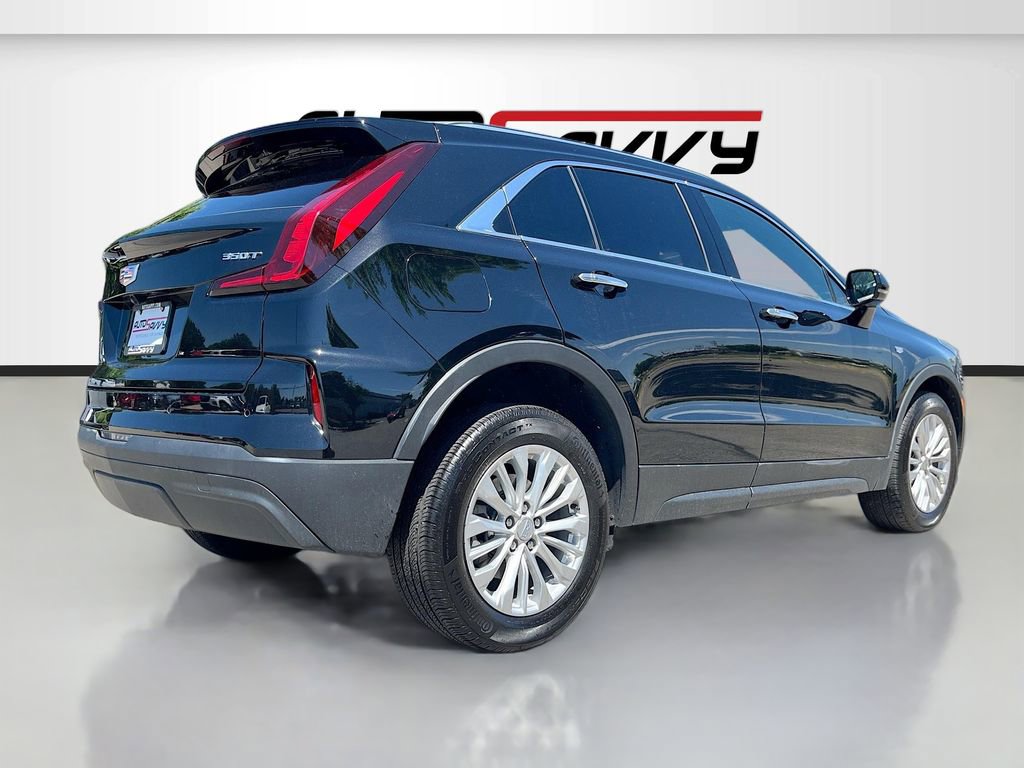 Used 2024 Cadillac XT4 Luxury w/ Cold Weather Package image 7