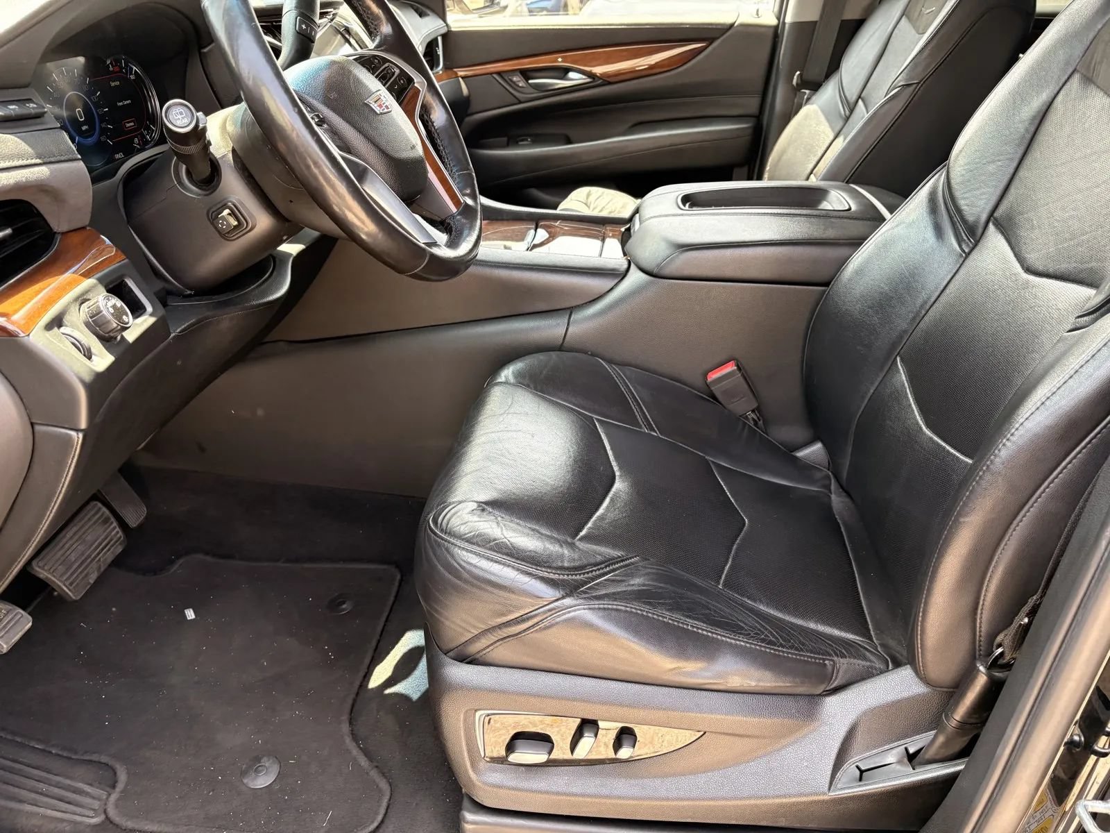 Used 2019 Cadillac Escalade ESV Luxury RWD image 11