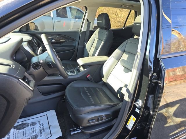 Used 2024 GMC Terrain Denali w/ Black Diamond Edition image 17