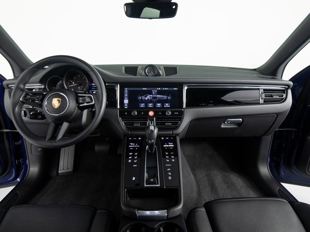 Used 2025 Porsche Macan image 30