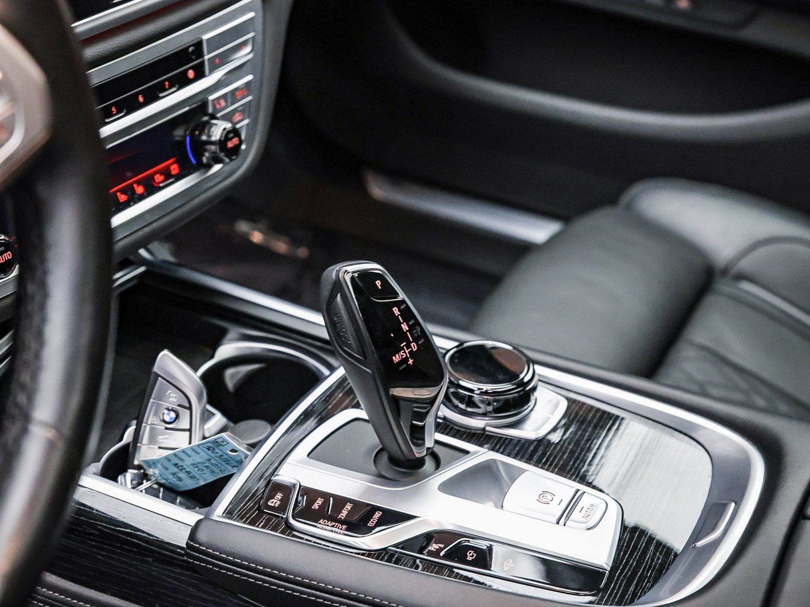 Certified 2022 BMW 750i xDrive w/ Luxury Rear Seating Package AWD/4WD image 24