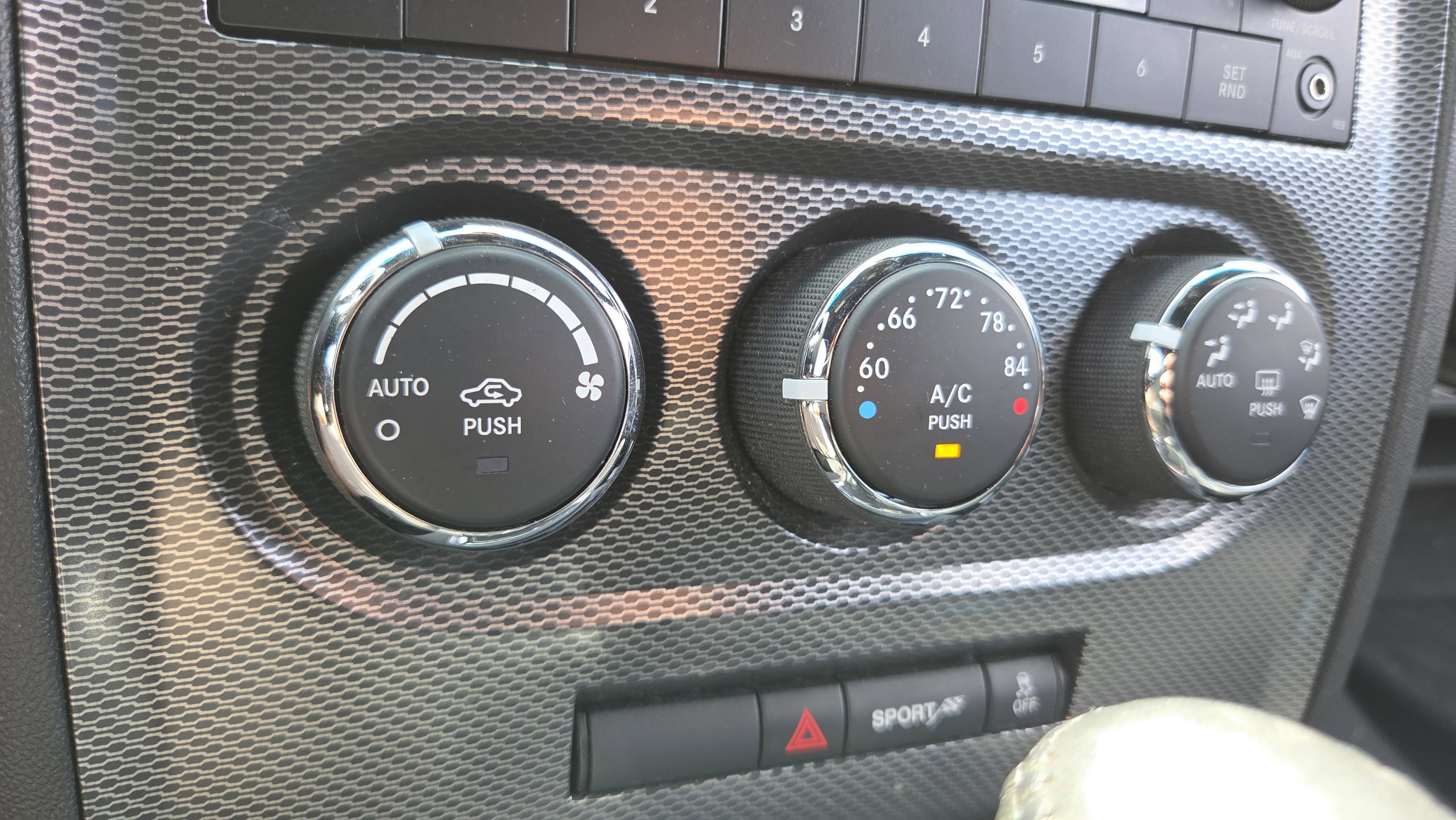 Used 2013 Dodge Challenger R/T image 25