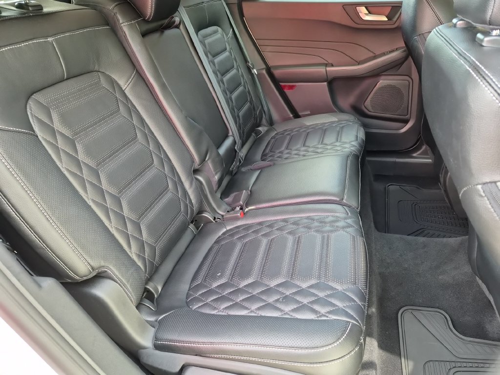 Certified 2023 Ford Escape Platinum w/ Premium Technology Package AWD/4WD image 40