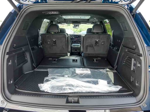 New 2027 Chevrolet Traverse RS w/ LPO, Floor Liner Package AWD/4WD image 9