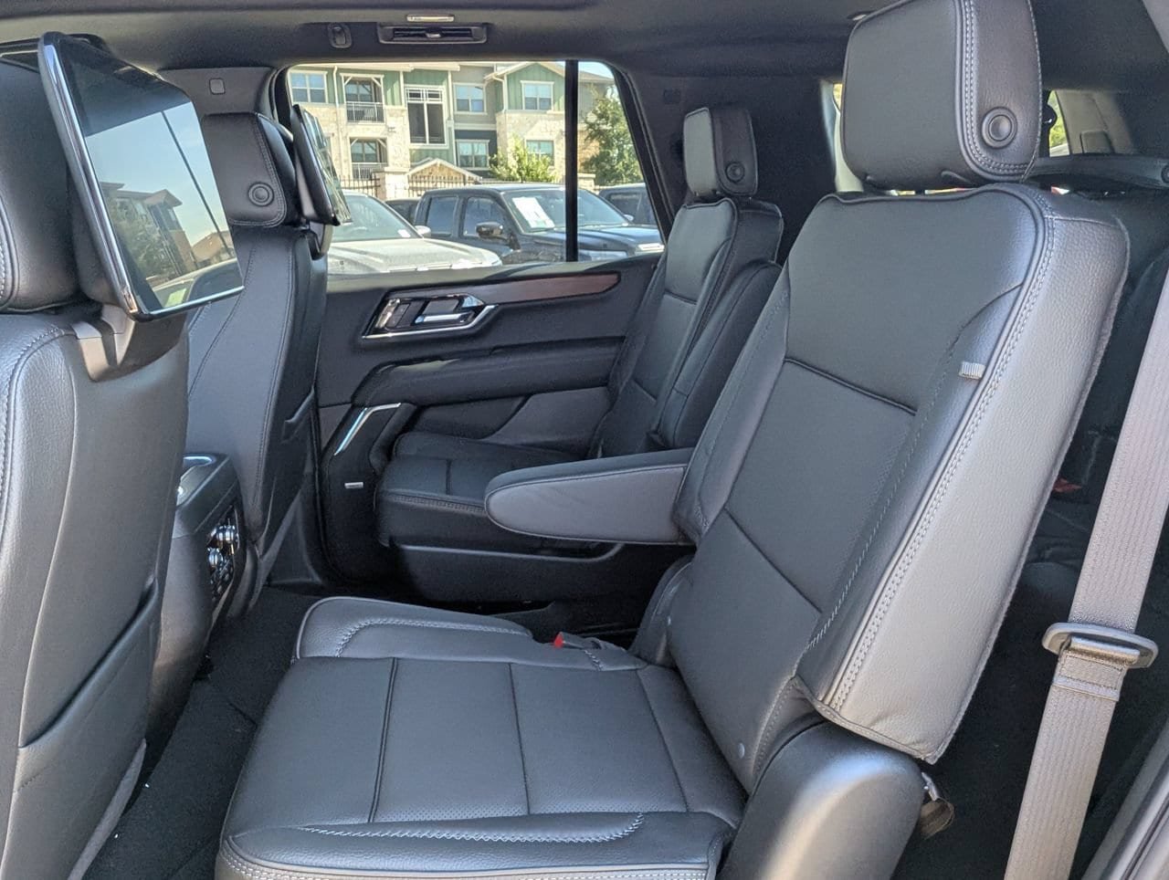 New 2026 GMC Yukon Denali w/ Denali Reserve Package AWD/4WD image 21