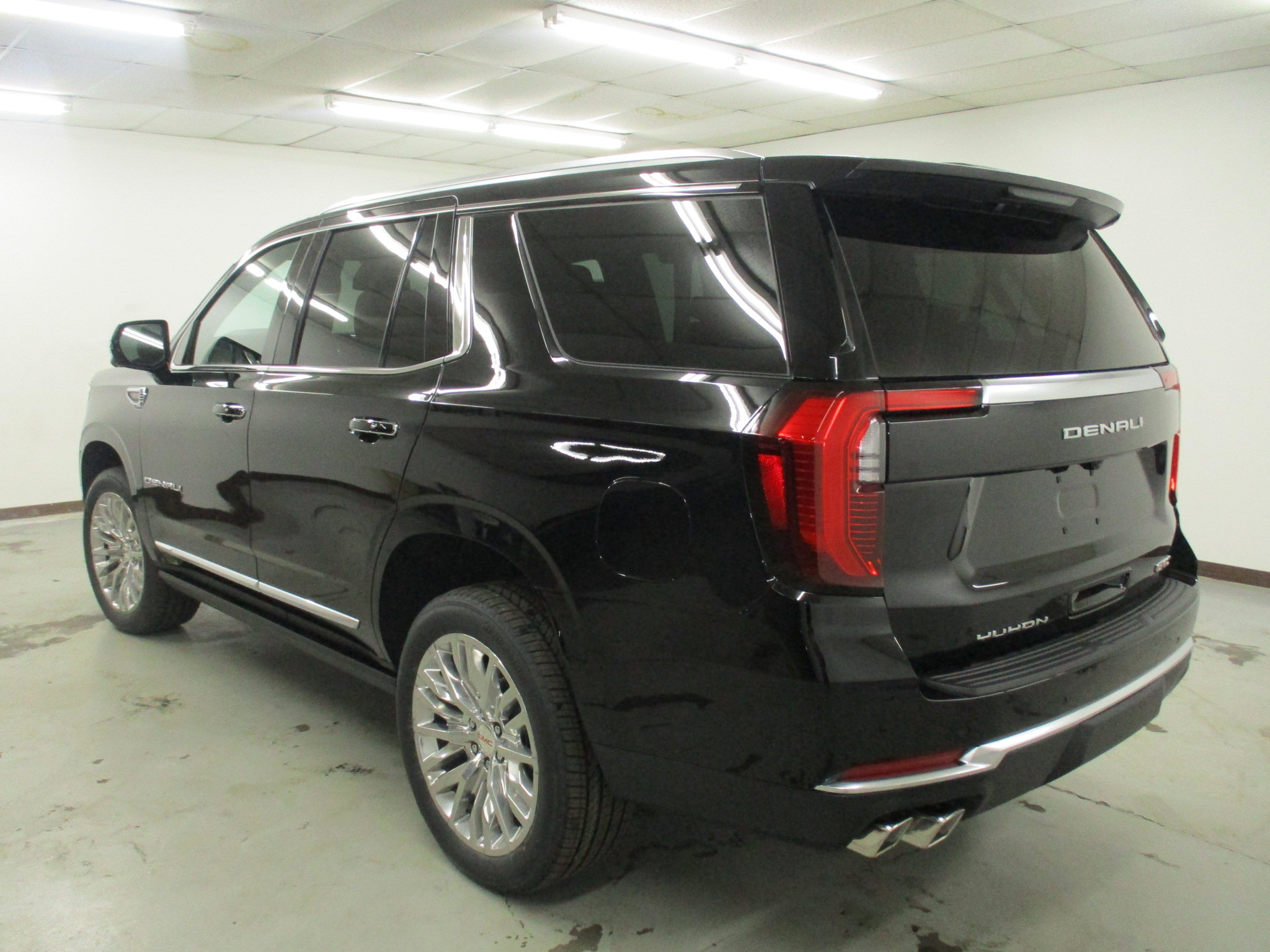 New 2026 GMC Yukon Denali w/ Sun & Power Step Package AWD/4WD image 14